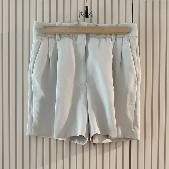 Aritzia Wilfred 5" Effortless Shorts, Matte Pearl - Picture 1 of 3